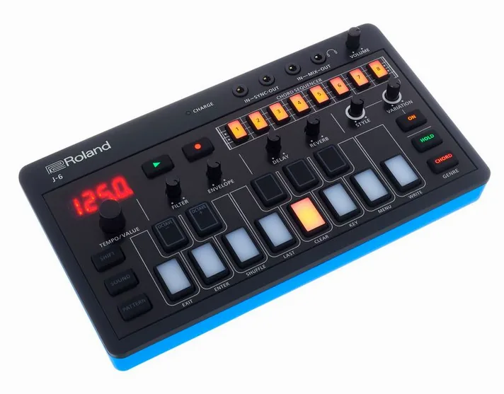 Roland AIRA Compact J-6 Chord Synth, vooraanzicht, foto 3