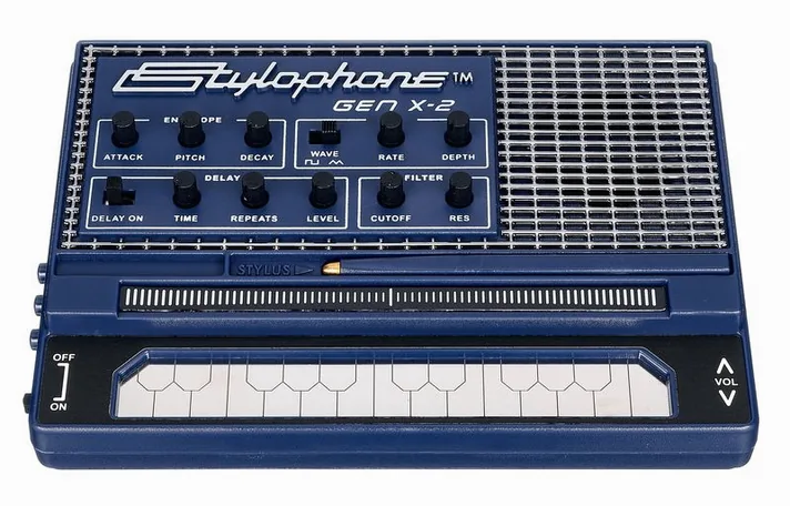 Stylophone Gen-X2, achterzijde met aansluitingen, foto 2