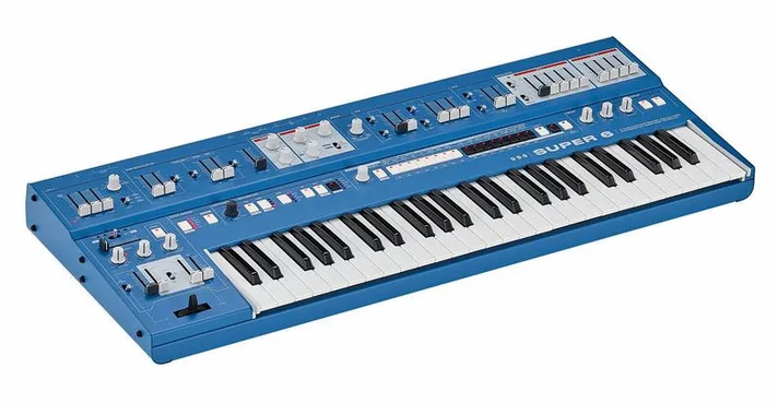 UDO Audio Super 6 Blue, achterzijde met aansluitingen, foto 3