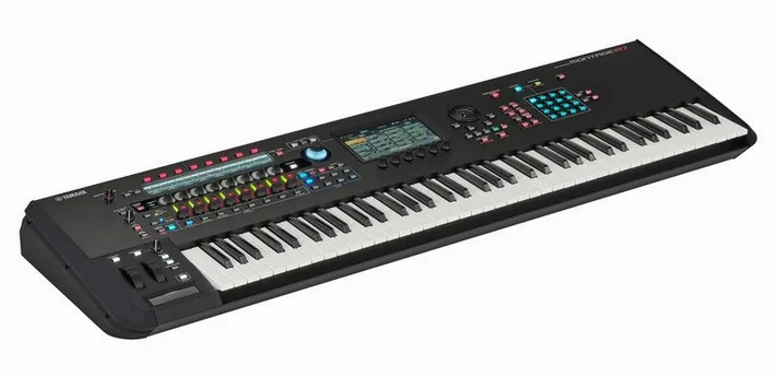 Yamaha Montage M7, zijaanzicht, foto 2