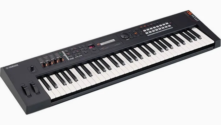 Yamaha MX61 V2 Black, vooraanzicht, foto 3
