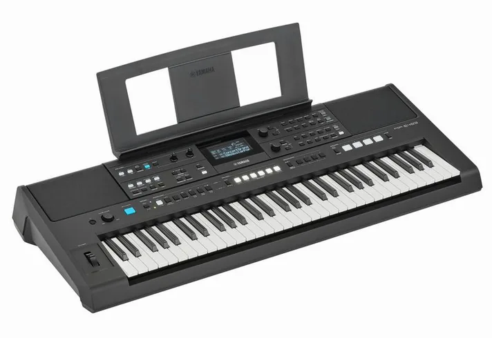 Yamaha PSR-E483, achterzijde met aansluitingen, foto 3