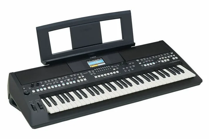 Yamaha PSR-SX600, achterzijde met aansluitingen, foto 3