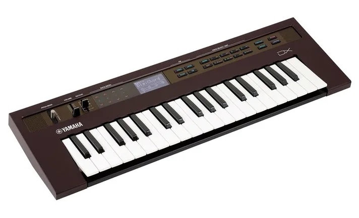 Yamaha Reface DX, achterzijde met aansluitingen, foto 3