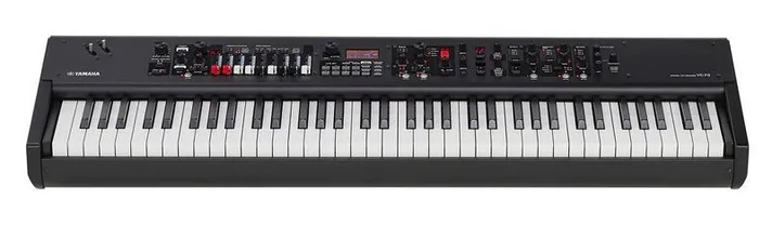 Yamaha YC73, achterzijde met aansluitingen, foto 2