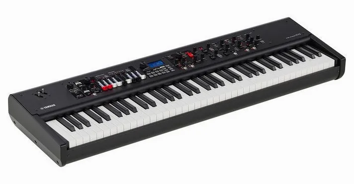Yamaha YC73, achterzijde met aansluitingen, foto 3